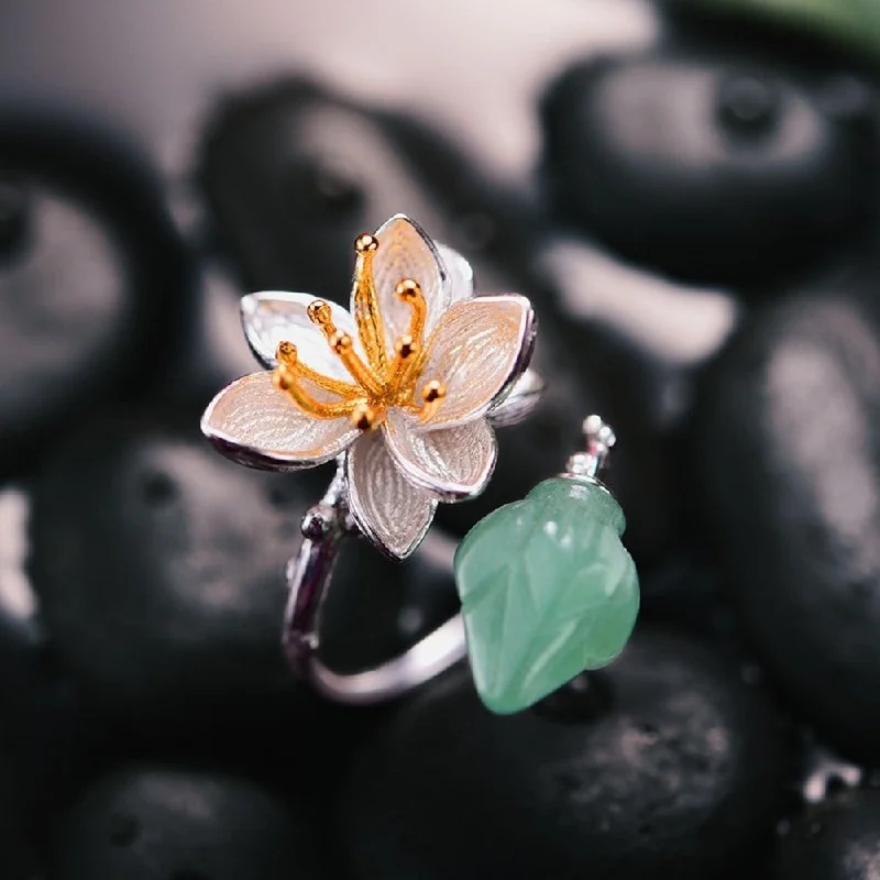 Ladies rings pointed tip styles-Aventurine Crystal Flower Ring