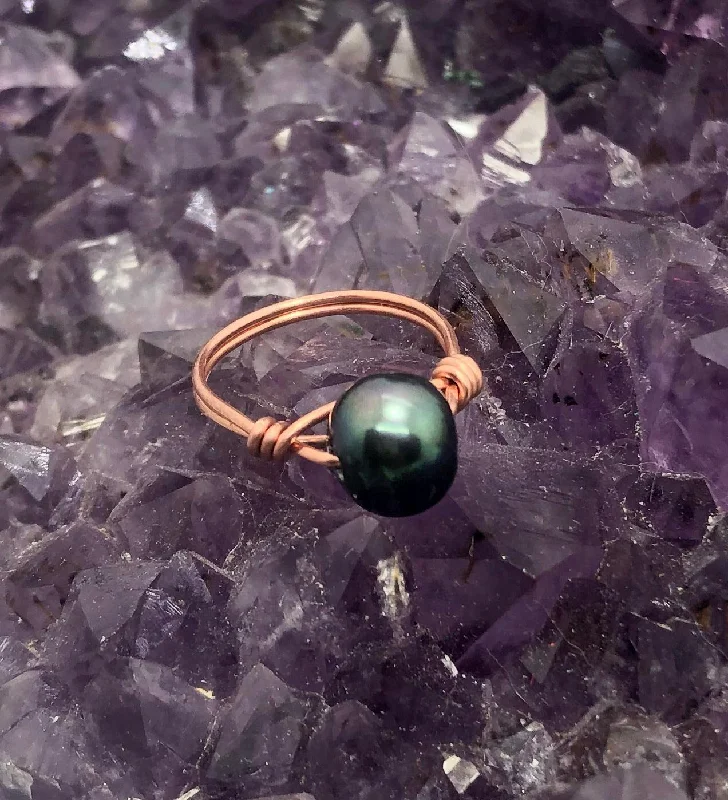 Ladies rings exclusive limited editions-Black Pearl Copper Bead Ring