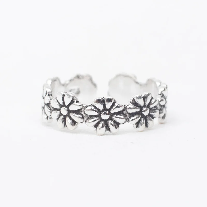 Ladies rings bezel set designs-Silver Cutout Daisy Toe Ring