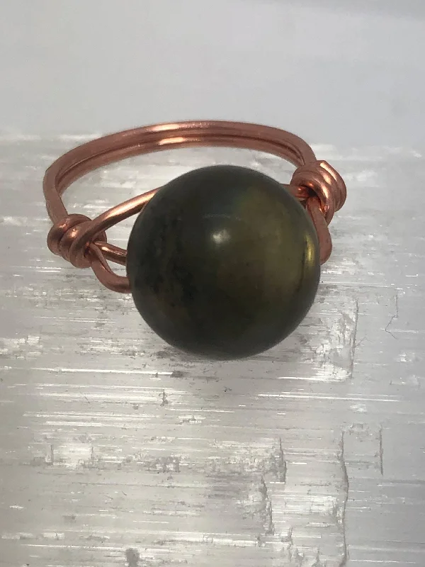 Ladies rings opal shimmering styles-Labradorite Copper Bead Ring