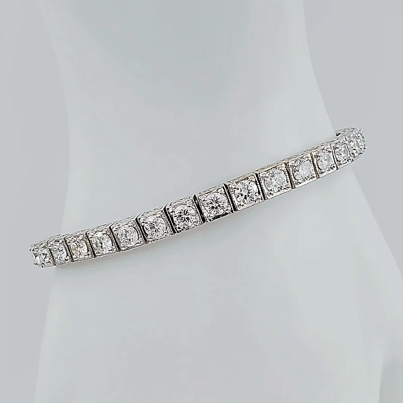 Ladies bracelets oval cut styles-Ladies bracelets oval cut styles-Women's 14K White Gold 6.80 Carat Total Weight (SI Color H) 21.1 GR Diamond Tennis Bracelet.