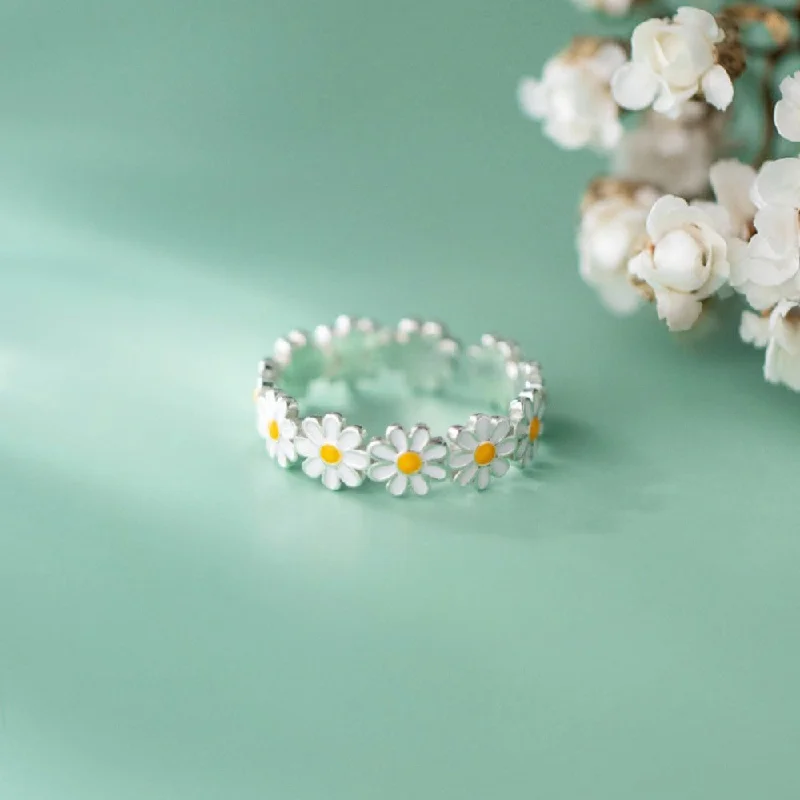 Ladies rings rigid frame designs-Vintage Daisy Flower Ring