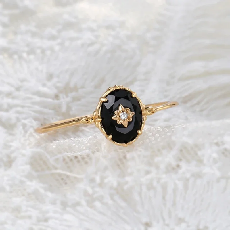 Ladies rings bold weight designs-Vintage Black Agate Crystal Ring