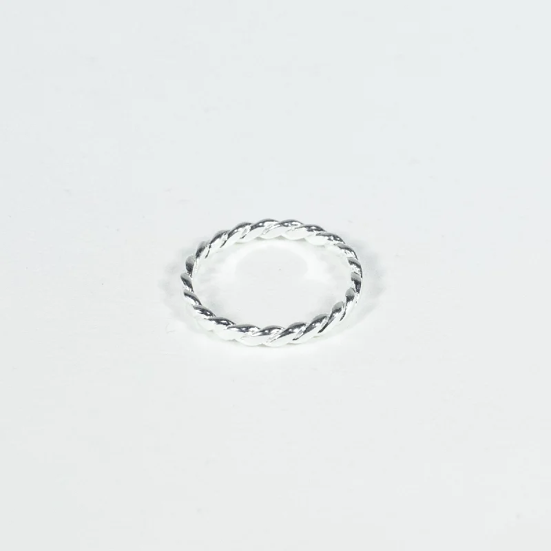 Ladies rings smart buying advice-Flat Silver Twisted Ring