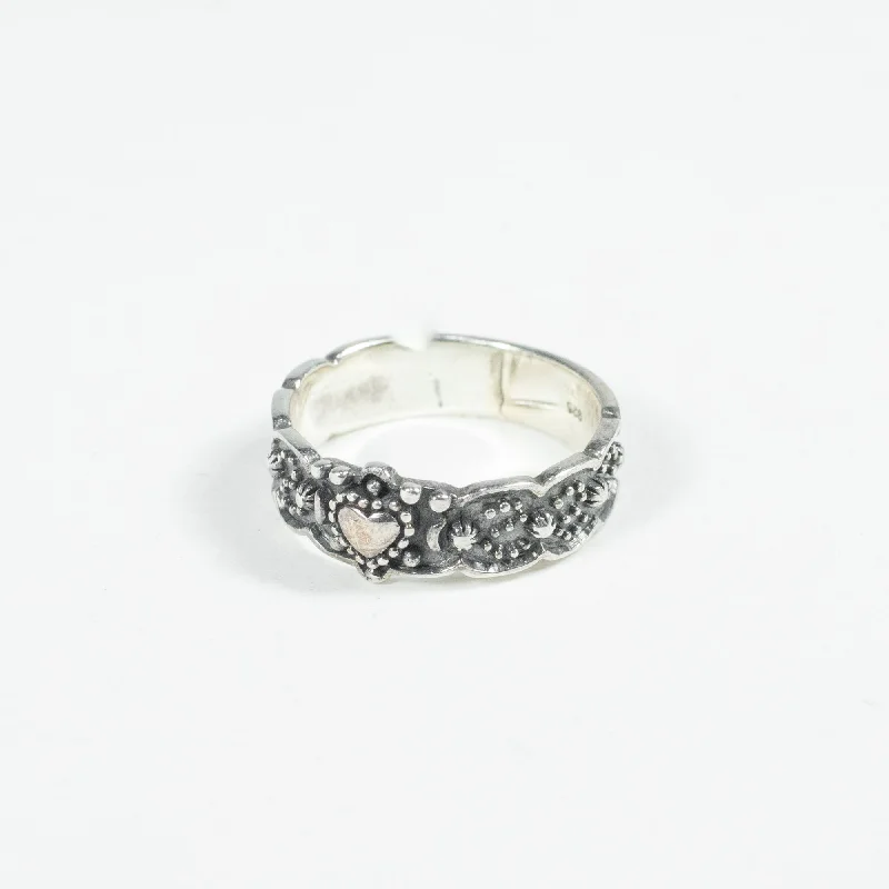 Ladies rings baguette cut styles-Silver Oxidized Centre Heart Ring