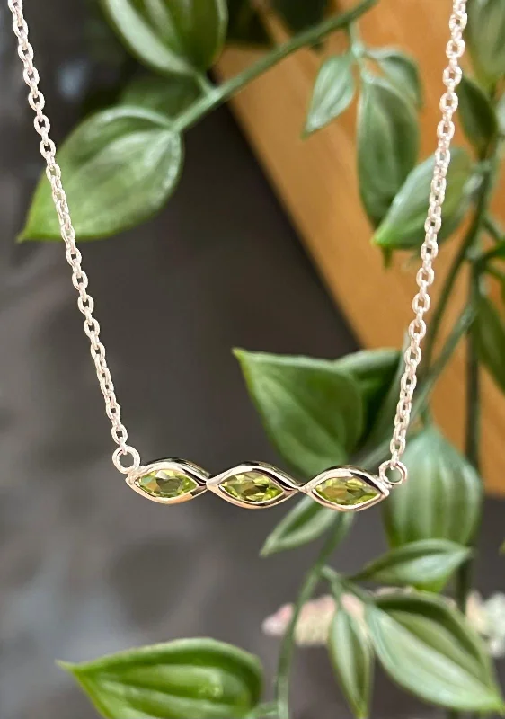 Ladies necklaces antique style designs-Unique & Co Rhodium Plated Silver Peridot Necklace